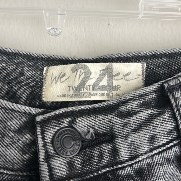 NWT Free People Maggie Mid Rise Destroyed Jeans Size 24 Bottlerocket - Picture 4 of 16